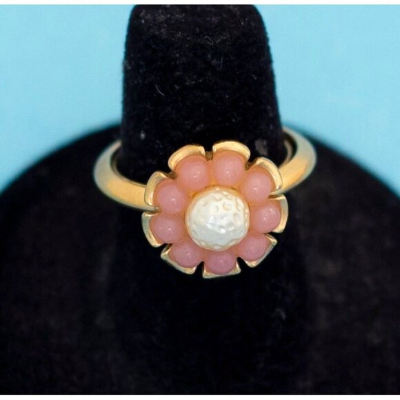 Vintage Cute Pink Flower Ring Size 6 by Avon - N27 - Picture 2 of 3